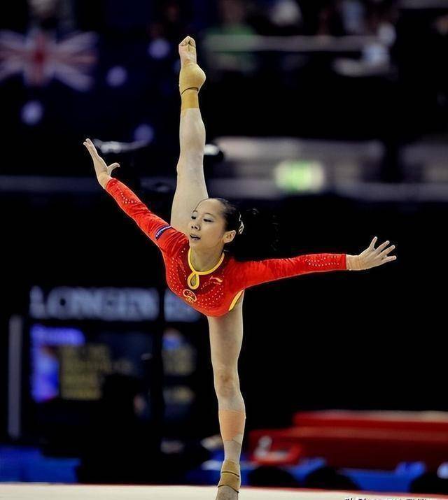 意大利体操选手凭借完美表现夺得第一名 意大利体操选手凭借完美表现夺得第一名