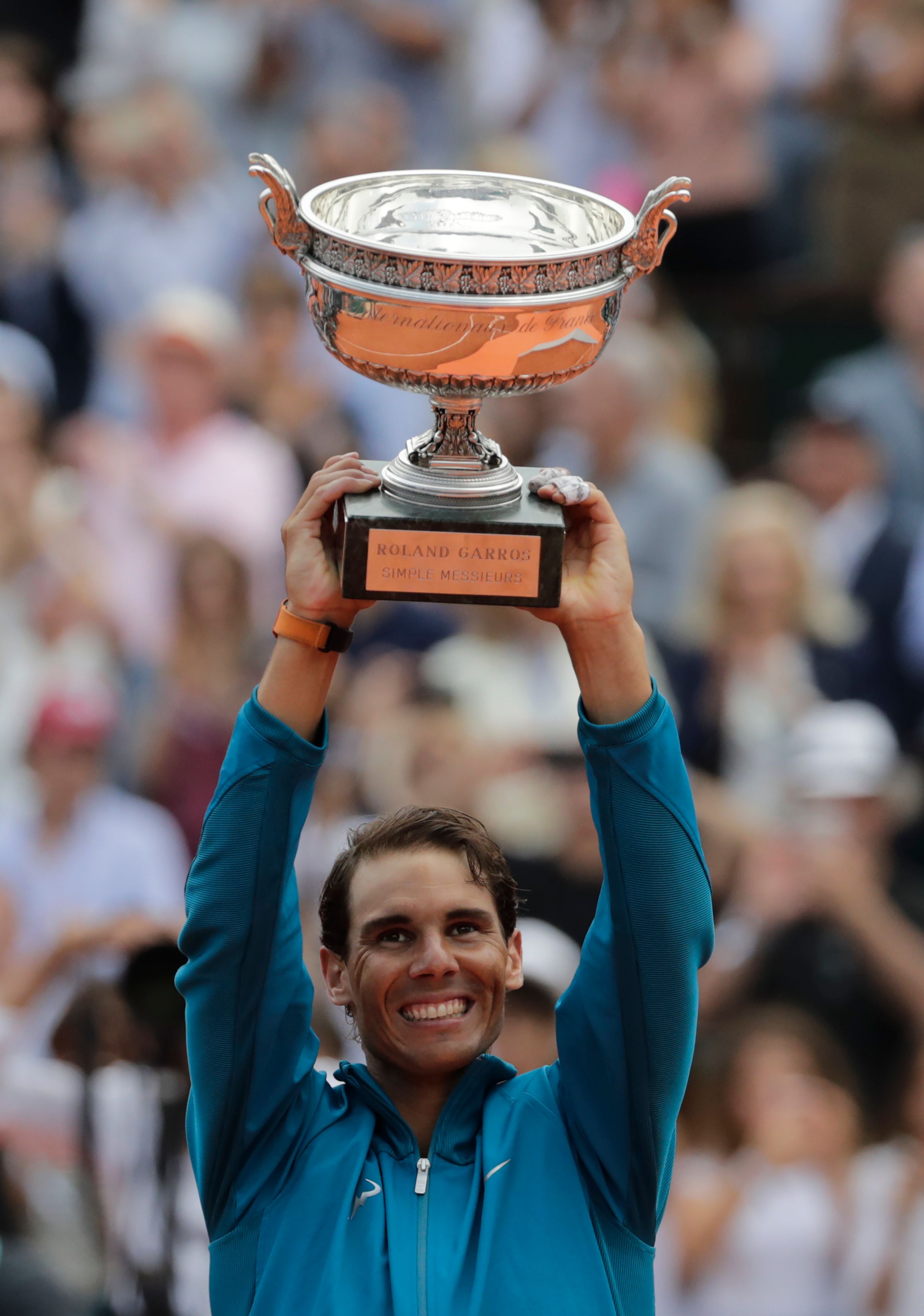 法网轻取戴维斯杯，纳达尔高光表现