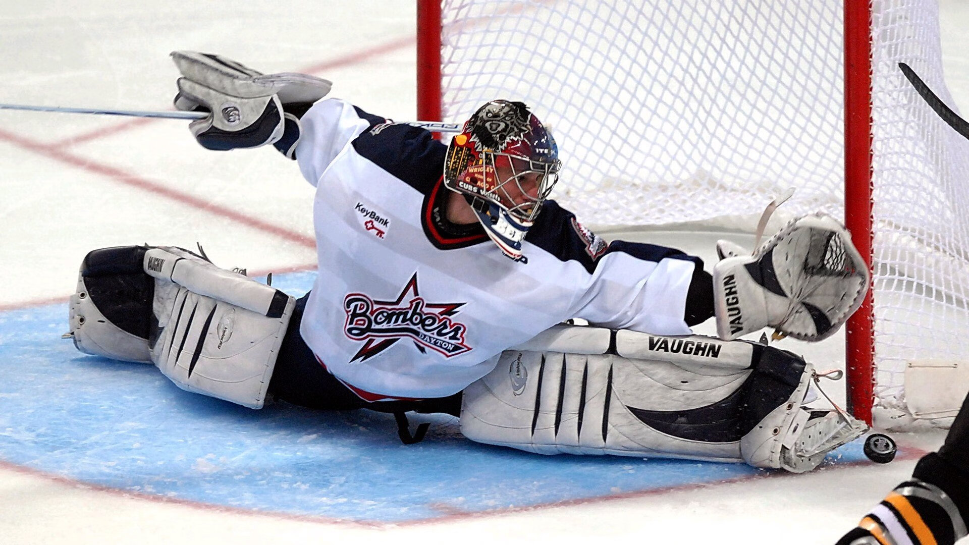 赛道上的终章，法比尼奥末节接管，F1年度争冠之夜诞生新王